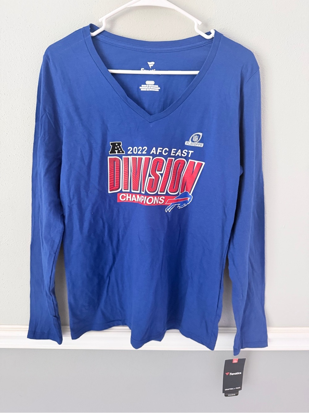 Buffalo Bills Long Sleeve V Neck  T  Shirt Women’s Fanatics Size Medium NWT